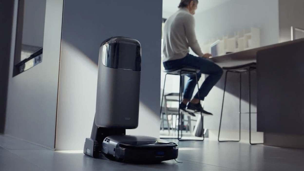 Easy cleaning tools collection - robot vacuum, window cleaner and motion sensor trash can at JAZL